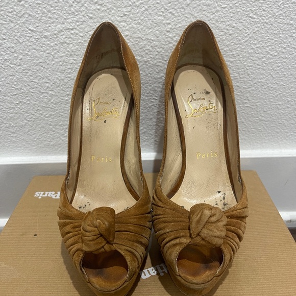 Christian Louboutin Tan Knotted Peep Toe Heels - Picture 1 of 5